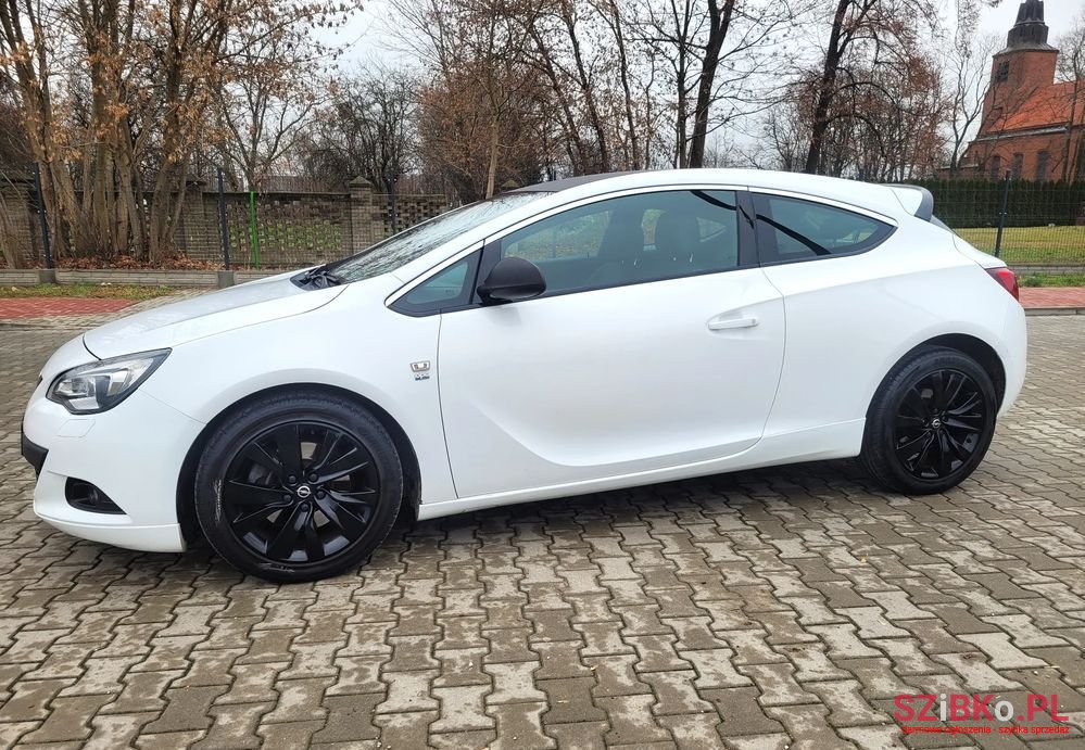 2014' Opel Astra photo #4