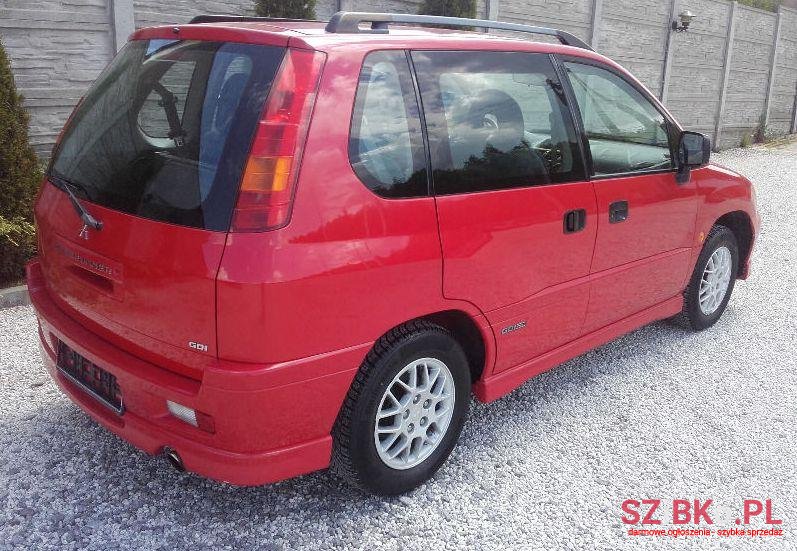 2001' Mitsubishi Space Runner photo #2