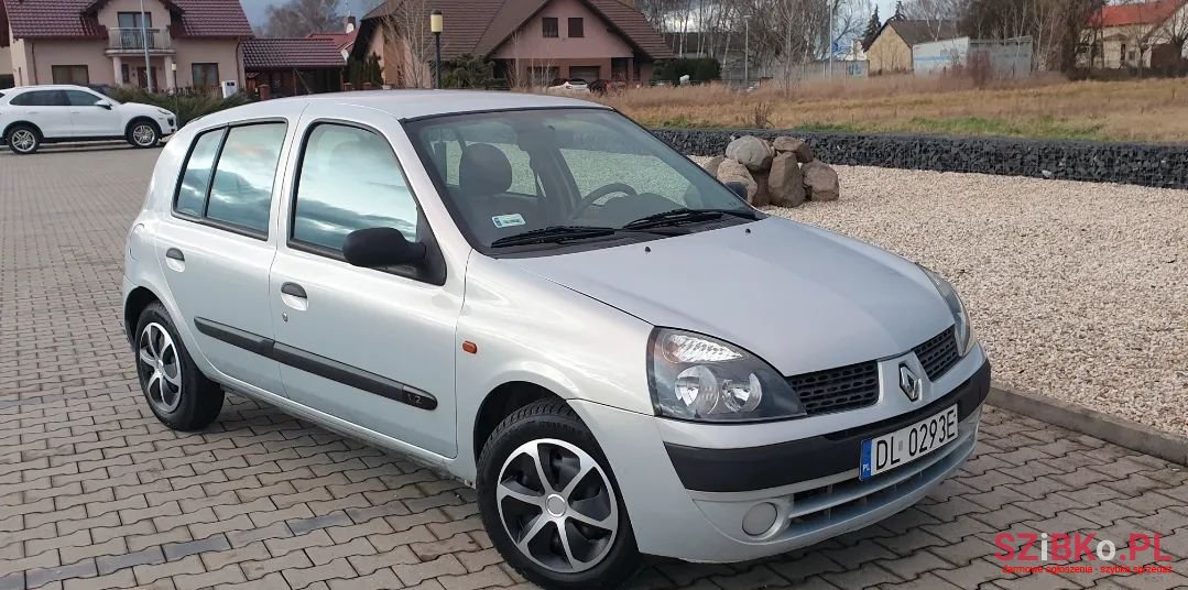 2002' Renault Clio photo #1