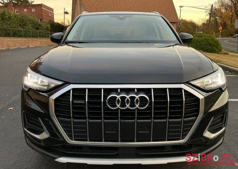2019' Audi Q3 photo #3