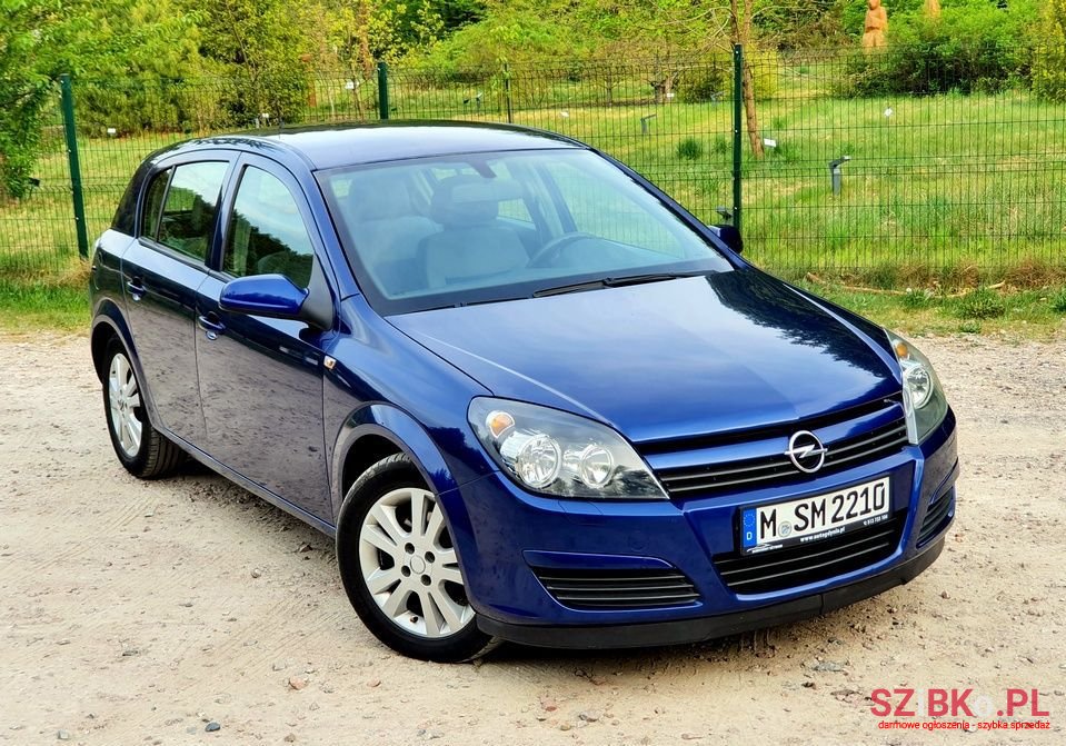 2004' Opel Astra Cosmo photo #1