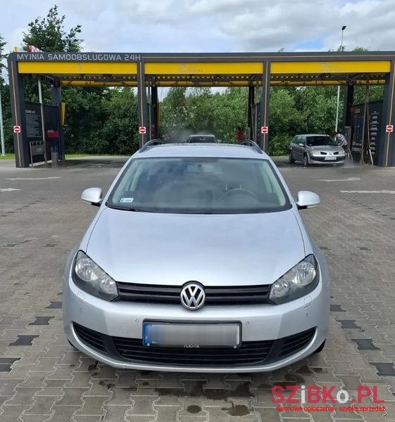 2011' Volkswagen Golf photo #1