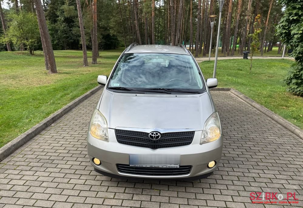 2003' Toyota Corolla Verso photo #3