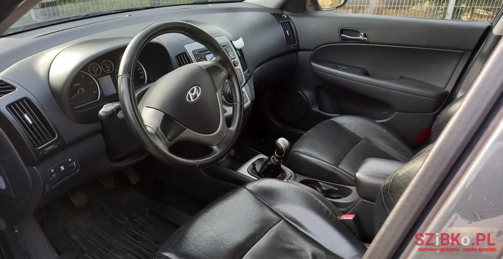 2010' Hyundai i30 1.6 Crdi Classic photo #5