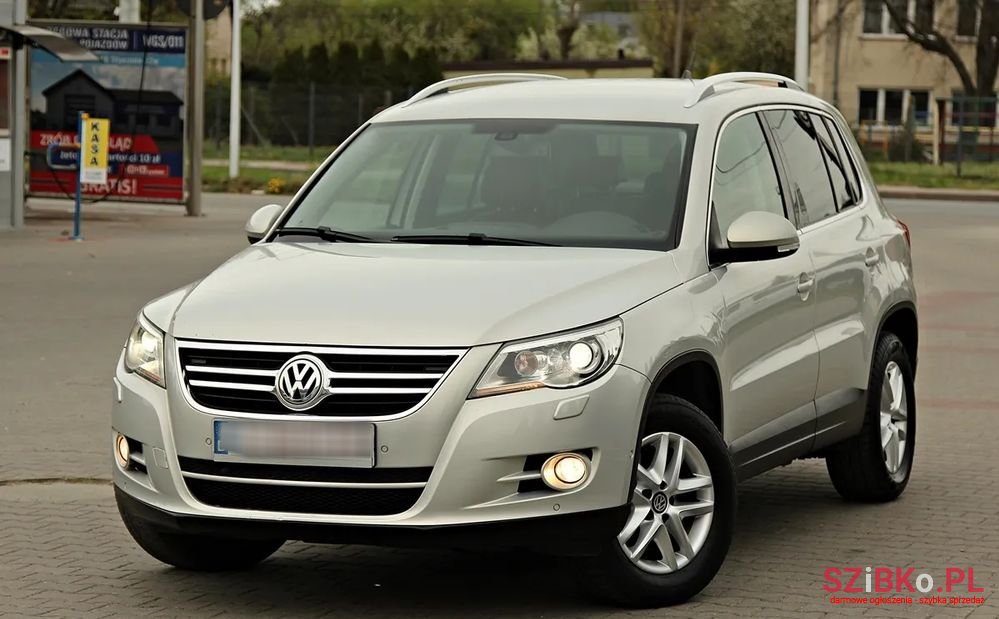 2010' Volkswagen Tiguan photo #2