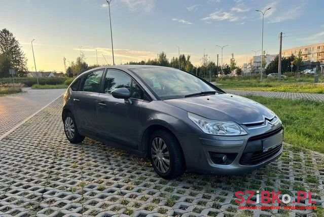 2010' Citroen C4 photo #2
