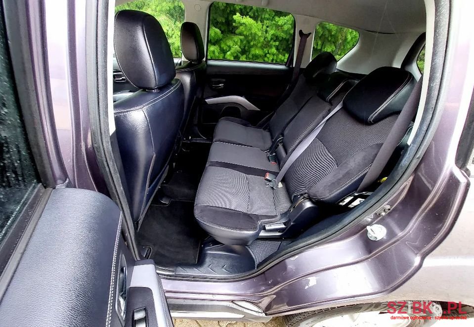 2010' Mitsubishi Outlander photo #3