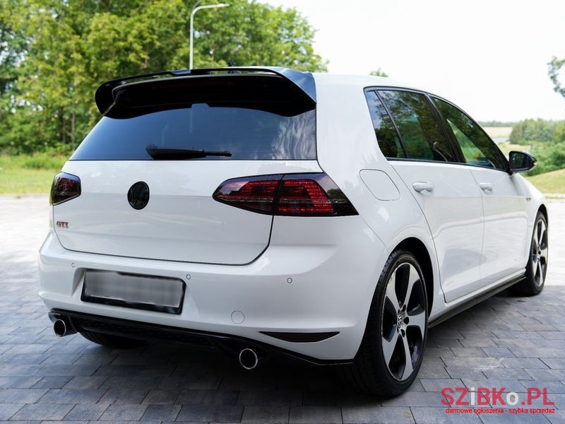 2015' Volkswagen Golf photo #1