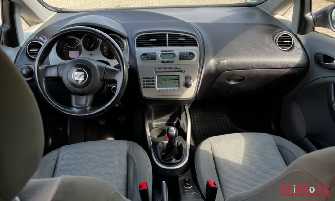 2004' SEAT Altea photo #4