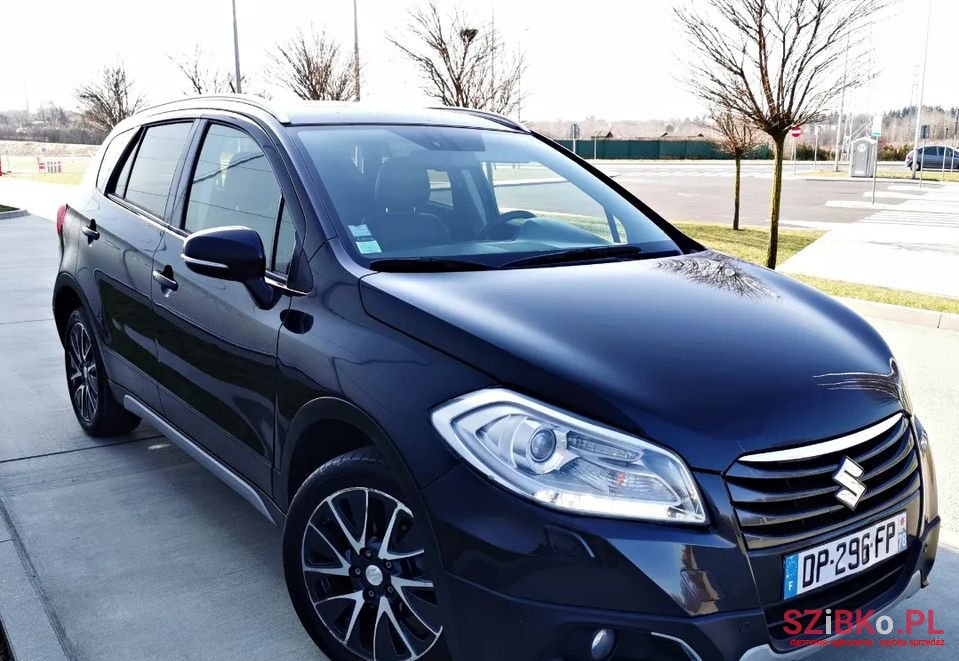 2015' Suzuki Sx4 S-Cross photo #2