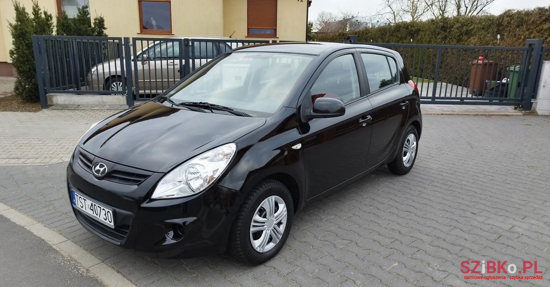 2008' Hyundai i20 photo #3