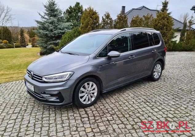 2017' Volkswagen Touran photo #4