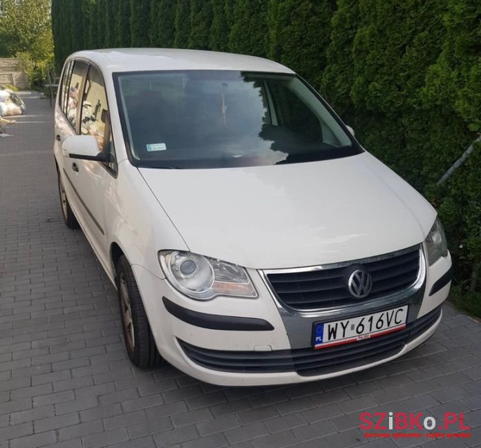 2008' Volkswagen Touran photo #2