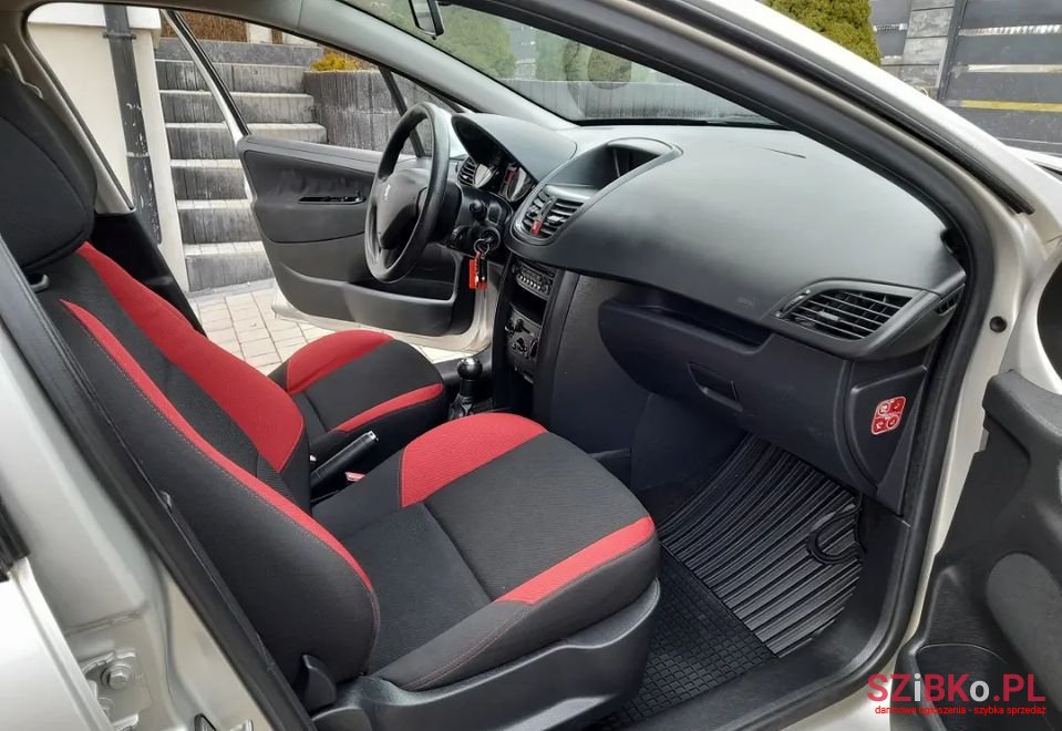 2009' Peugeot 207 photo #5