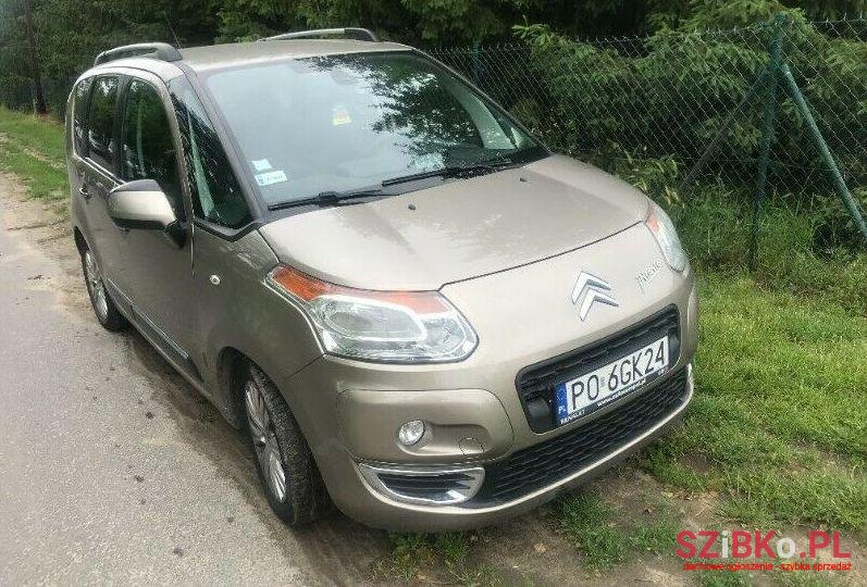2010' Citroen C3 Picasso photo #1