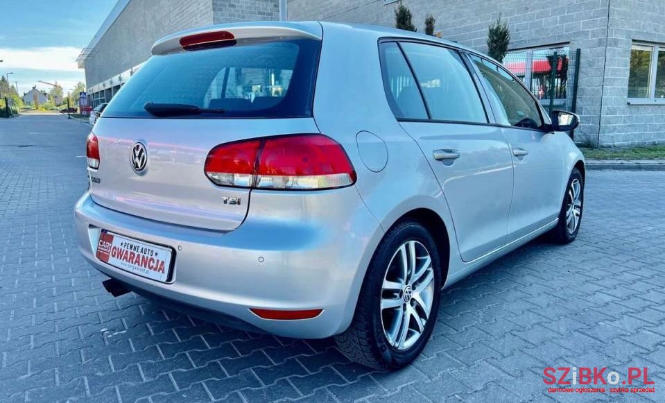 2010' Volkswagen Golf photo #3