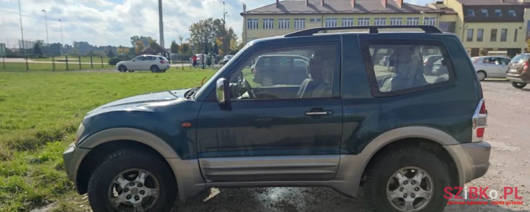 2001' Mitsubishi Pajero photo #4