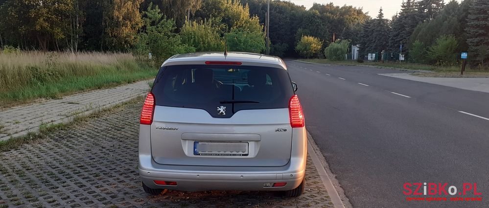 2011' Peugeot 5008 1.6 Access 7Os photo #6