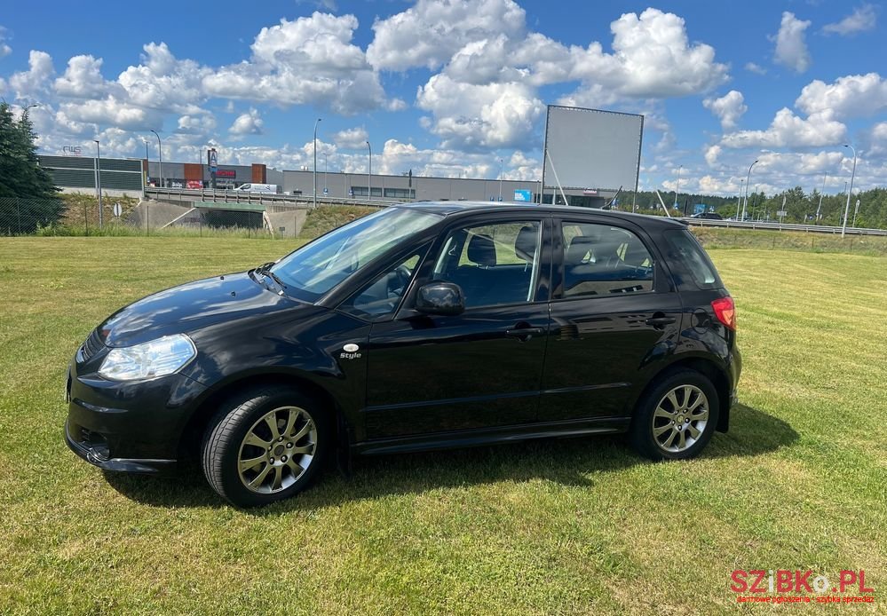 2011' Suzuki SX4 1.6 Vvt 4X2 Style photo #5