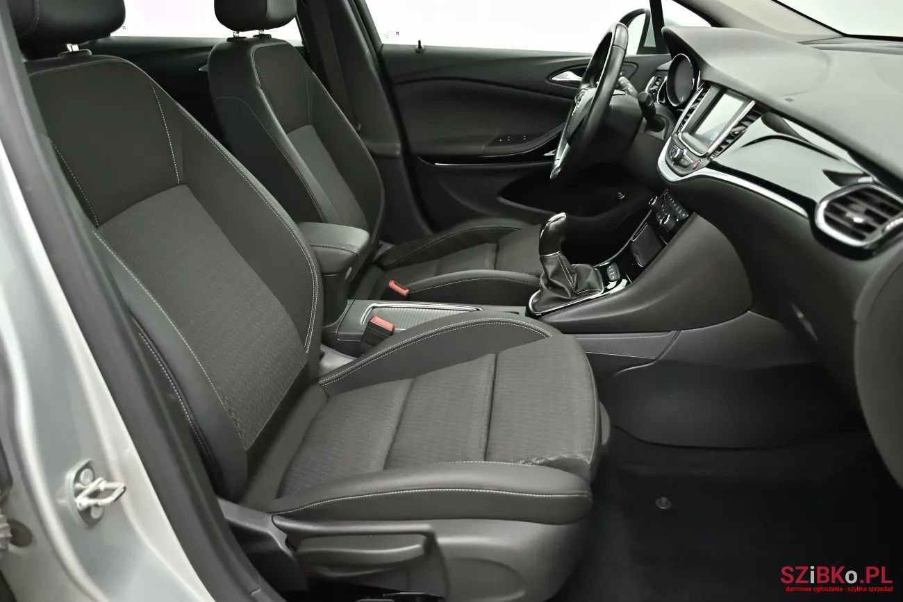 2018' Opel Astra photo #3