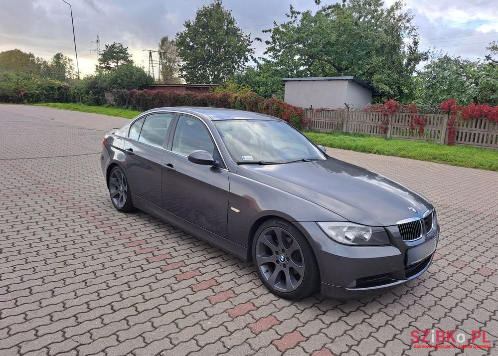 2005' BMW 3 Series 320I photo #2