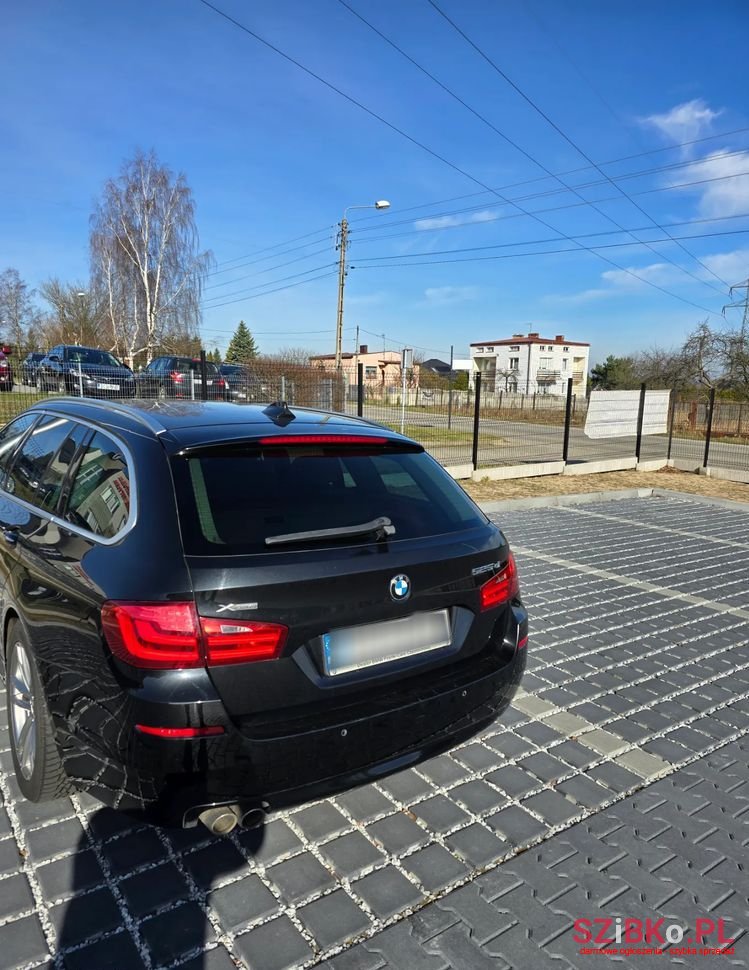 2012' BMW 5 Series 525D Touring photo #2