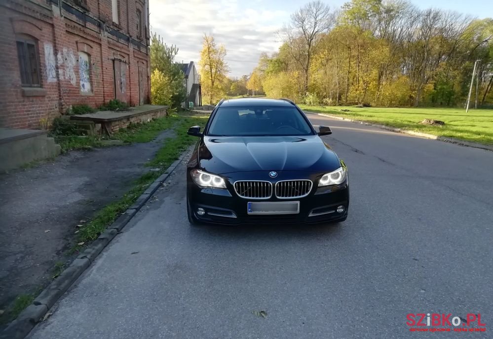 2015' BMW 5 Series 520D Touring photo #2