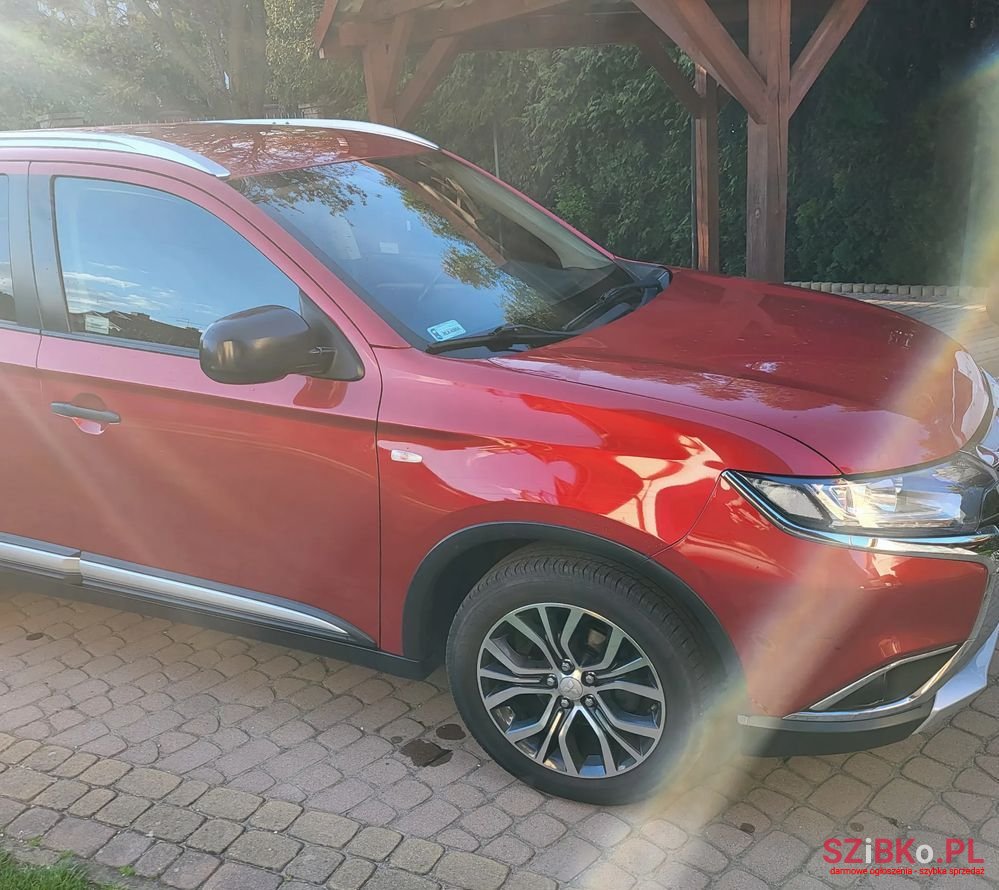 2016' Mitsubishi Outlander photo #3