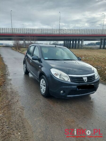 2008' Renault Sandero photo #2