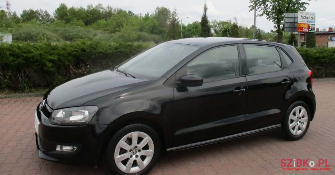 2011' Volkswagen Polo photo #3