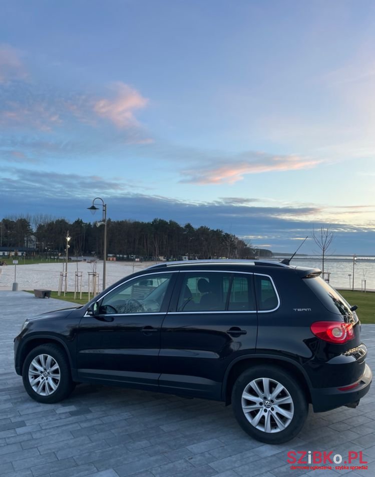 2011' Volkswagen Tiguan photo #4