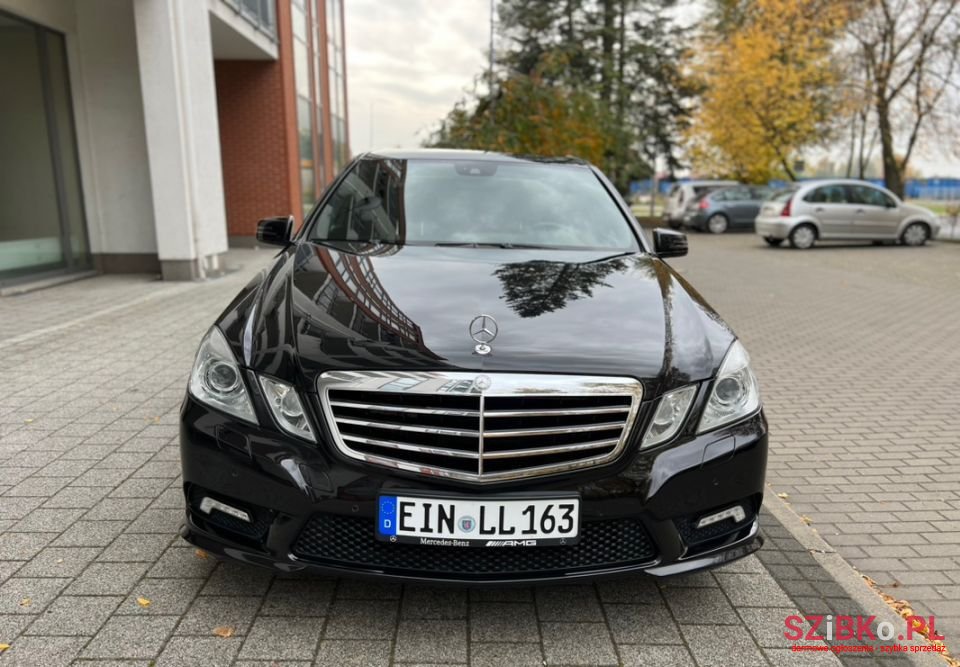 2011' Mercedes-Benz Klasa E photo #1