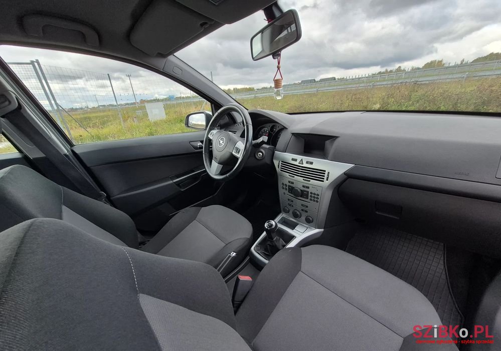 2012' Opel Astra 1.6 photo #5