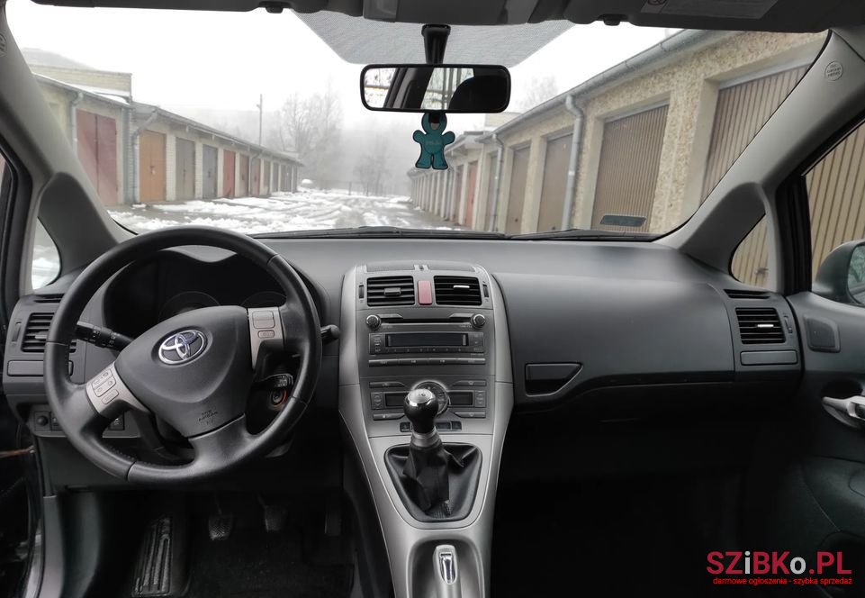 2007' Toyota Auris photo #6