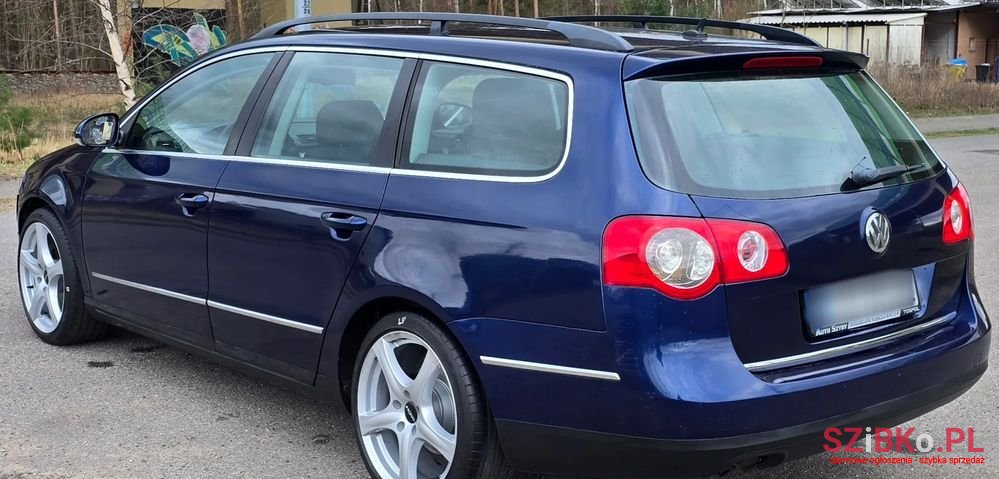 2005' Volkswagen Passat photo #5