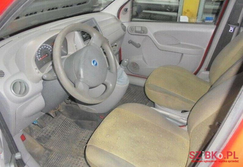 2005' Fiat Panda photo #2