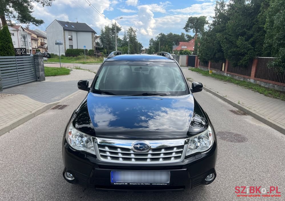 2011' Subaru Forester 2.0X Edition photo #2