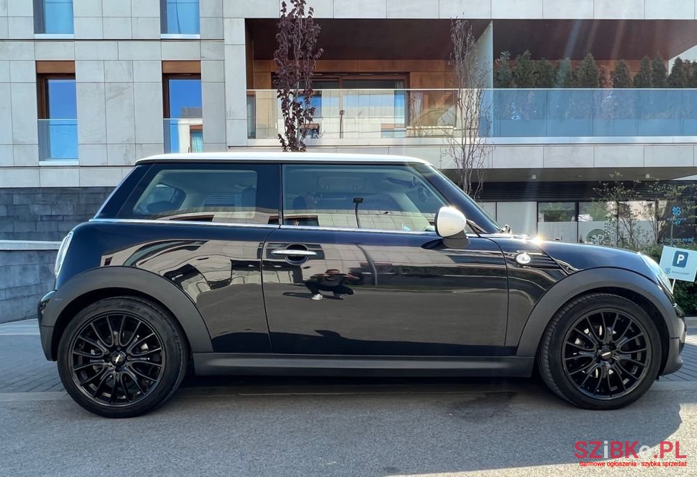 2011' MINI Cooper D photo #5