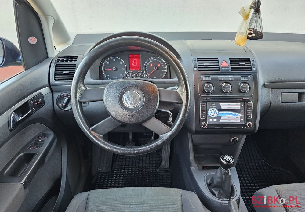 2006' Volkswagen Touran photo #5