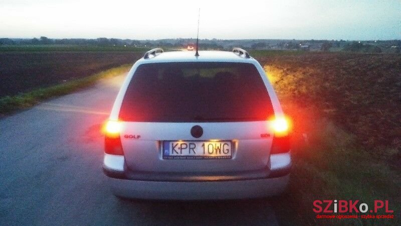 2001' Volkswagen Golf photo #2