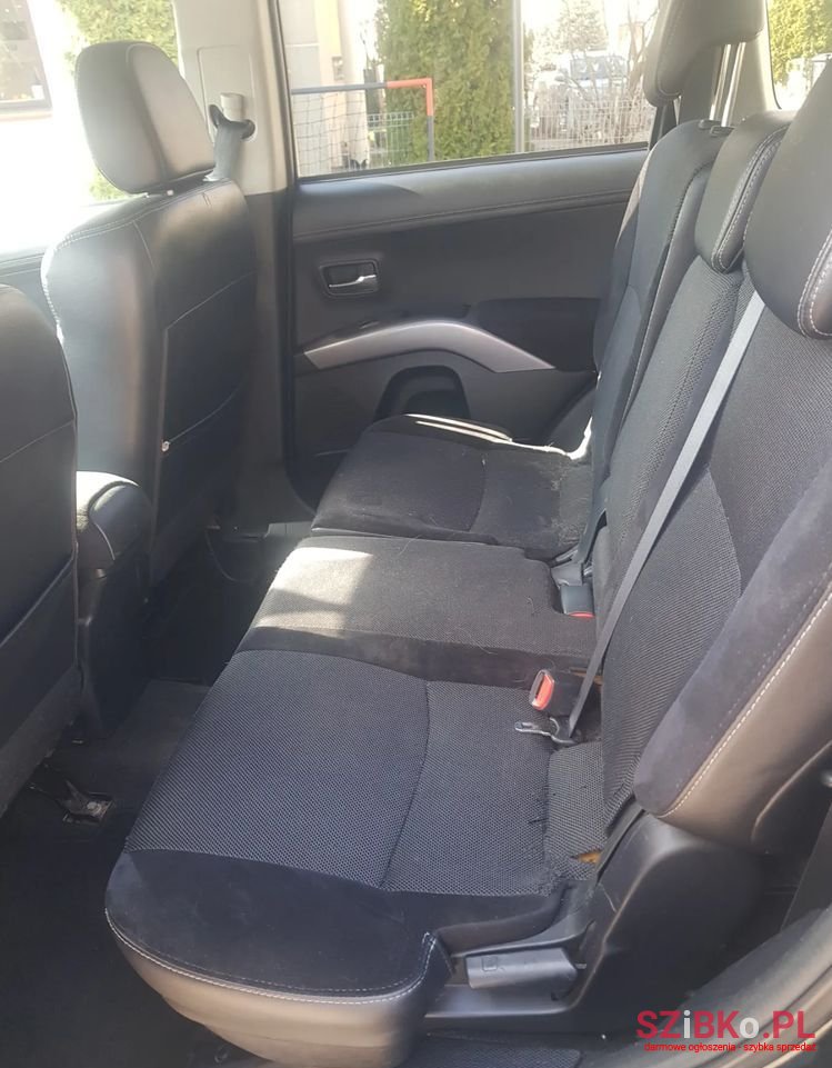 2012' Mitsubishi Outlander photo #6