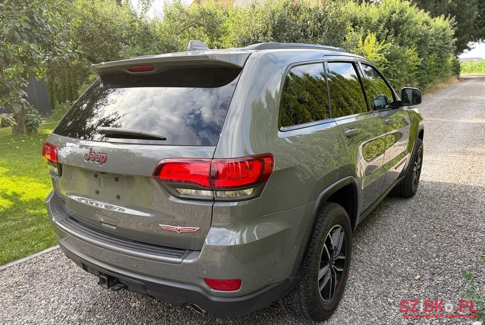 2019' Jeep Grand Cherokee photo #3