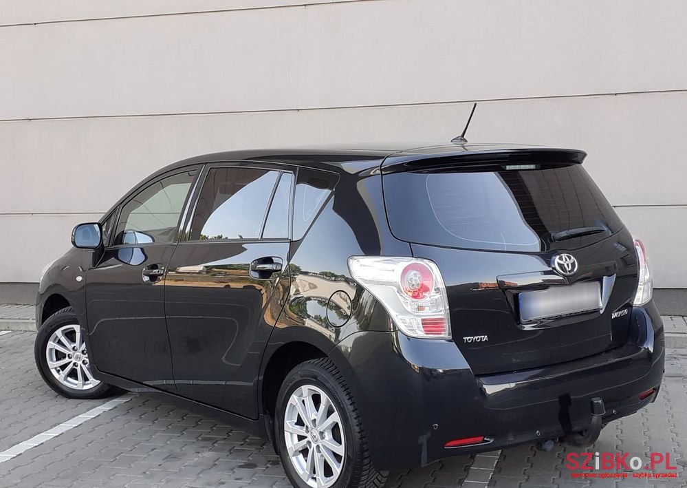 2011' Toyota Verso photo #4