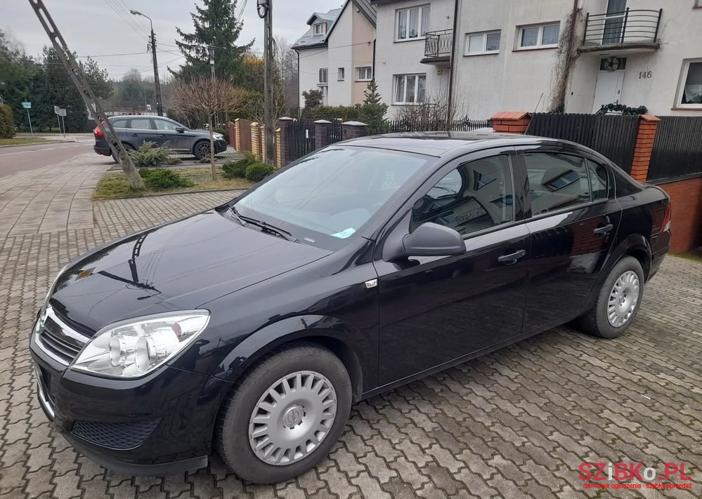 2011' Opel Astra 1.6 photo #2