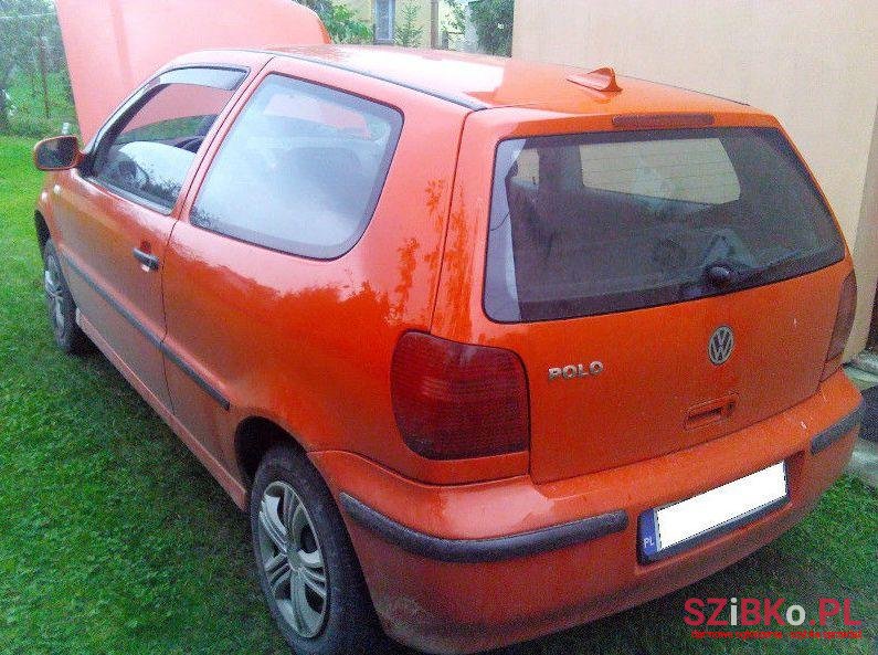 2001' Volkswagen Polo photo #2