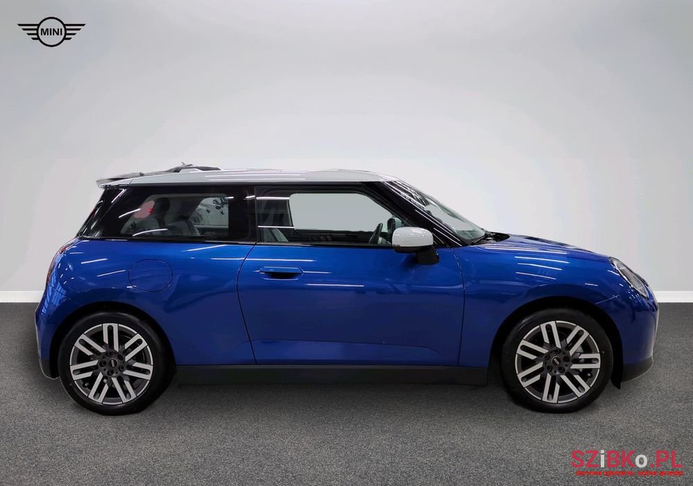 2023' MINI Cooper photo #6