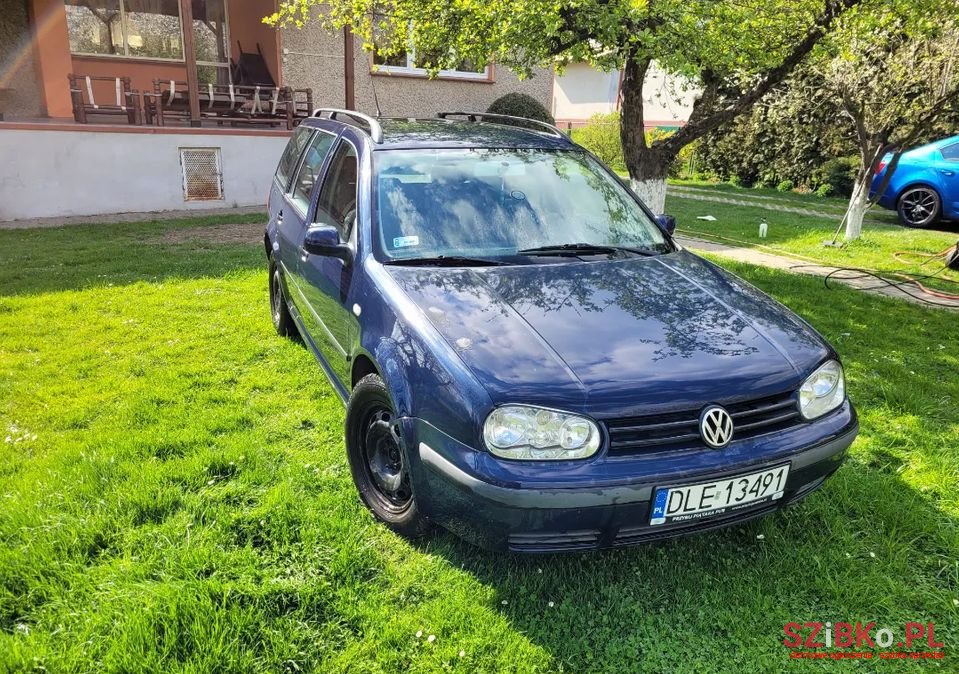 2001' Volkswagen Golf photo #1