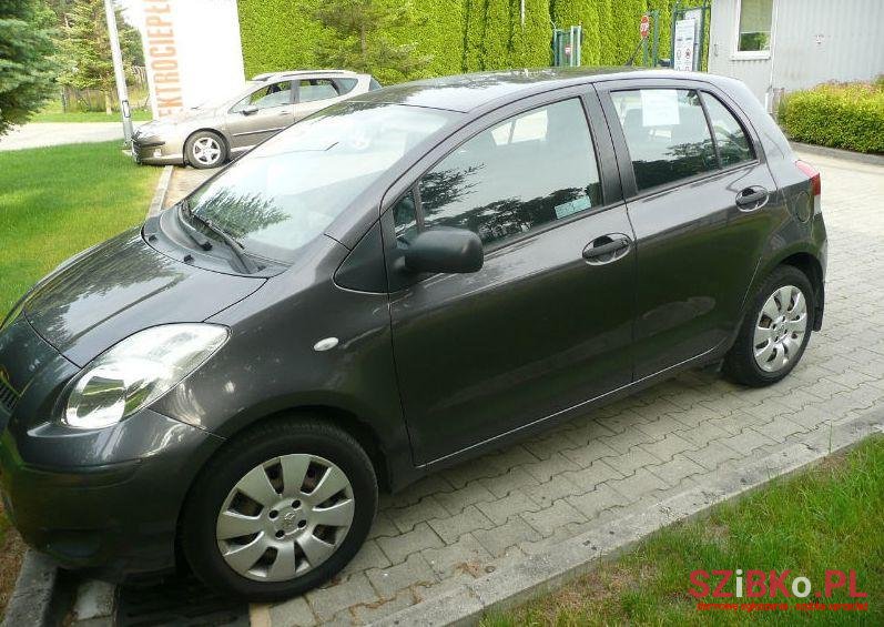 2009' Toyota Yaris photo #1