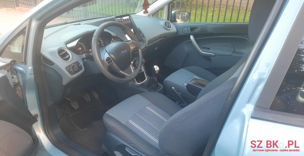 2009' Ford Fiesta photo #5