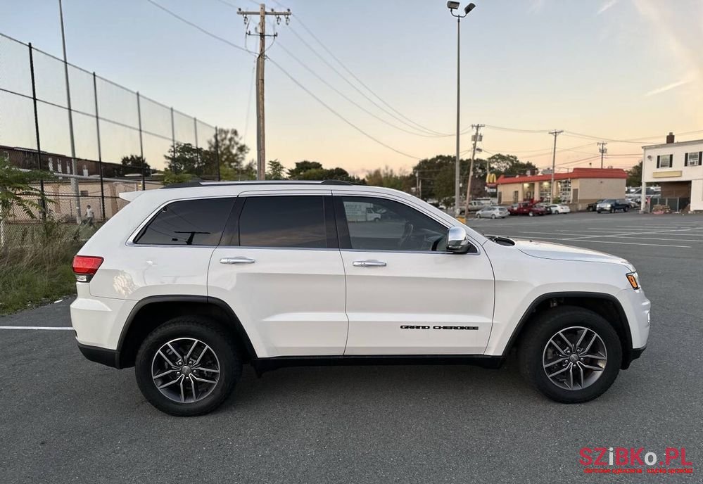 2018' Jeep Grand Cherokee photo #4